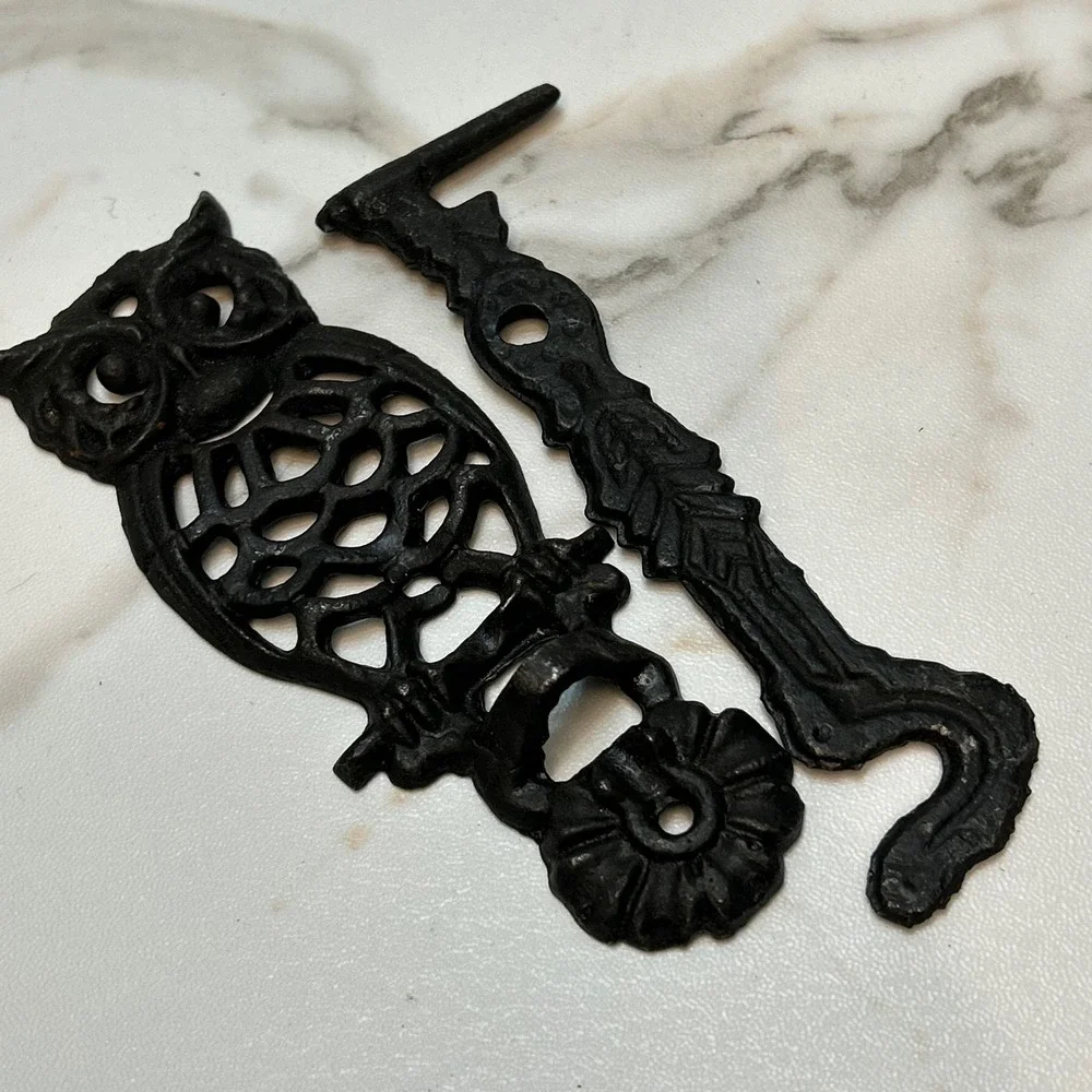 Vintage Cast Iron Owl Swinging Wall Hook Rustic Black Metal Bird Hanger 2 Piece